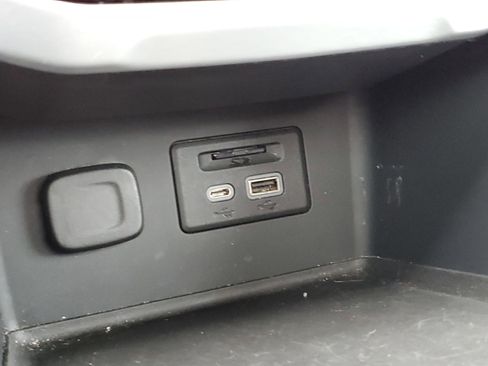 Used 2021 GMC Acadia SLT w/ Premium Package image 24