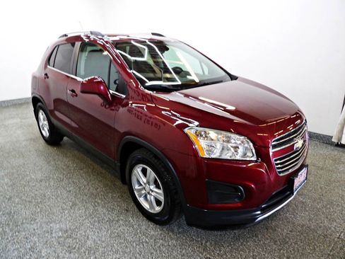 Used 2016 Chevrolet Trax LT w/ LT Convenience Package FWD image 3