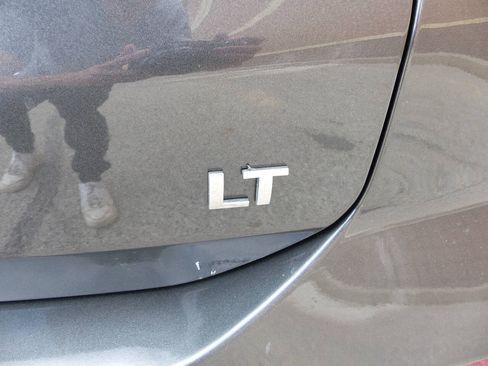 Used 2018 Chevrolet Equinox LT FWD image 9