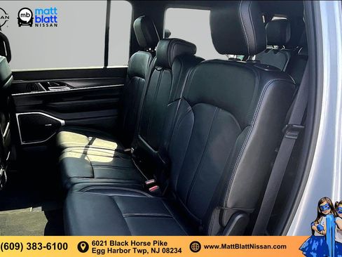 Used 2024 Jeep Wagoneer L Series III w/ Flexible Seating Group AWD/4WD image 24