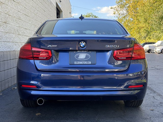Used 2018 BMW 320i xDrive Sedan w/ Convenience Package AWD/4WD image 15