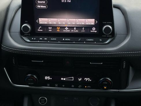 Used 2023 Nissan Rogue SV image 18