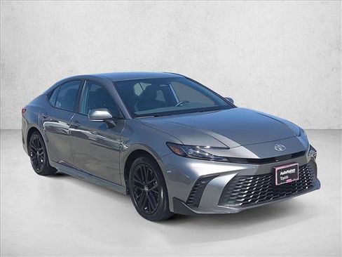 Used 2026 Toyota Camry SE AWD/4WD image 3