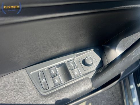 Used 2018 Volkswagen Tiguan SE FWD image 37