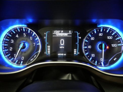 Used 2022 Chrysler Voyager LX image 14