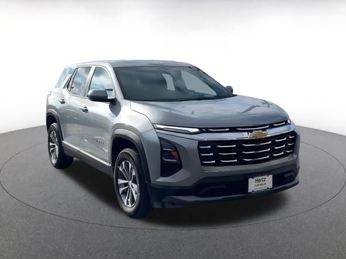 Used 2025 Chevrolet Equinox LT image 3