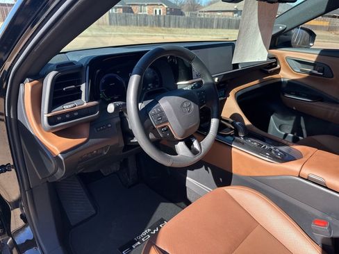 Used 2025 Toyota Crown Signia image 18