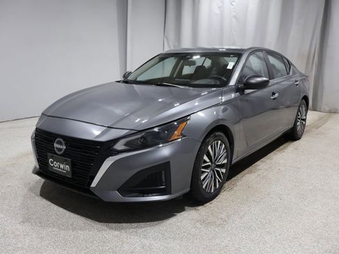 Used 2024 Nissan Altima 2.5 SV image 6