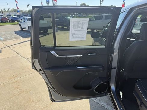 Used 2024 GMC Acadia Denali image 14