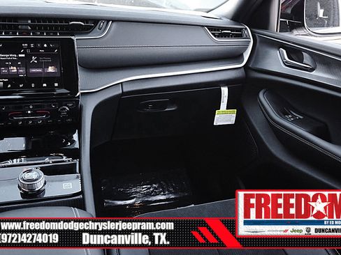 New 2025 Jeep Grand Cherokee L Altitude image 38