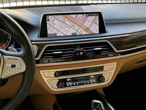 Used 2022 BMW 750i xDrive w/ Executive Package image 6