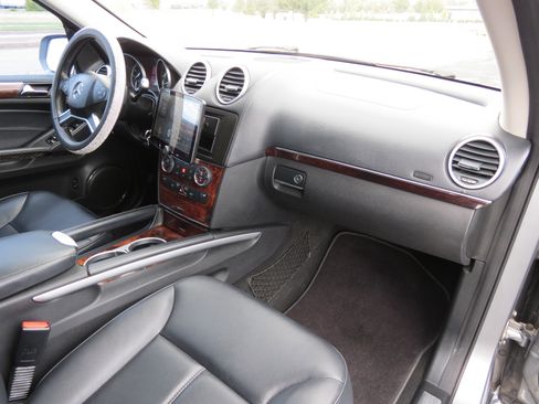 Used 2010 Mercedes-Benz GL 450 4MATIC image 34