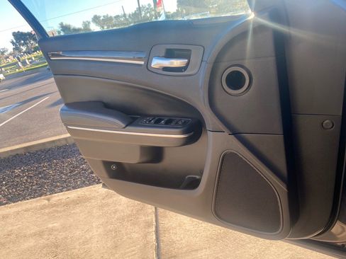 Used 2016 Chrysler 300 Limited image 31