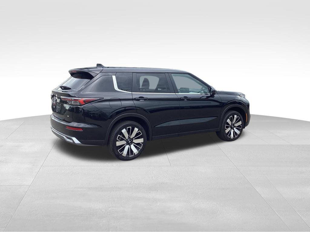 Used 2025 Mitsubishi Outlander AWD image 6
