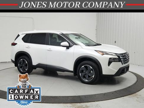 Used 2025 Nissan Rogue SV FWD image 1
