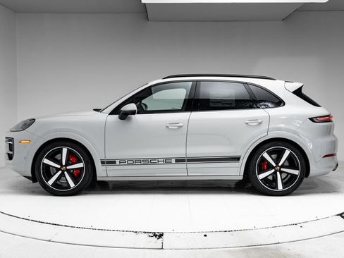 New 2026 Porsche Cayenne GTS AWD/4WD image 2
