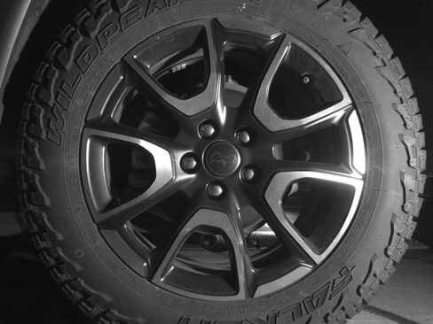 Used 2025 Jeep Compass Trailhawk AWD/4WD image 14
