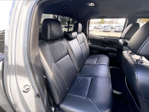 Used 2020 Toyota Tacoma TRD Off-Road w/ TRD Premium Off Road Package image 29