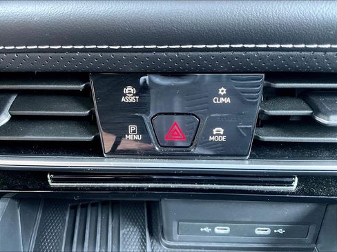 Used 2025 Volkswagen Atlas SE FWD image 38