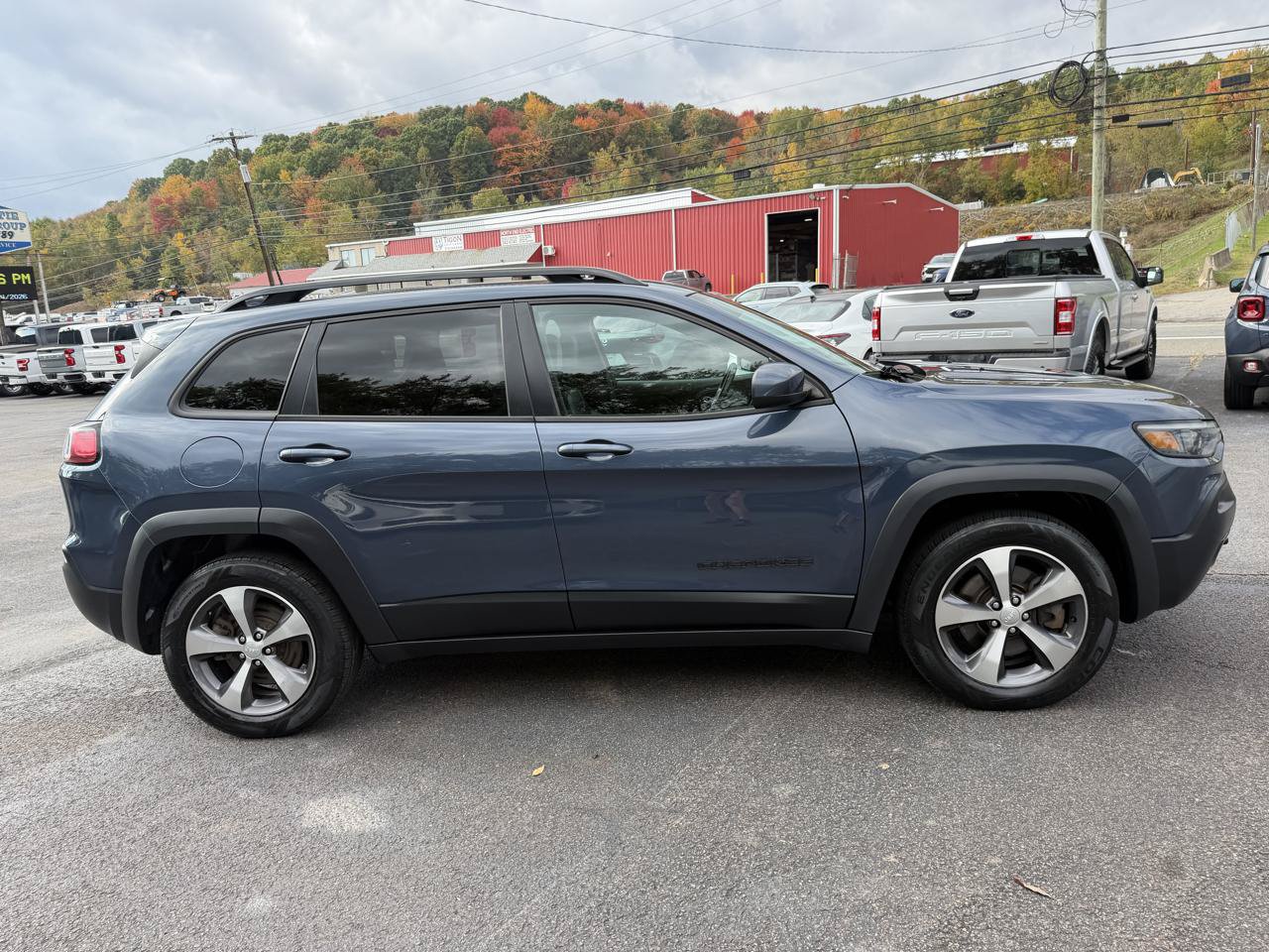 Used 2020 Jeep Cherokee Latitude w/ Quick Order Package 26F North AWD/4WD image 4