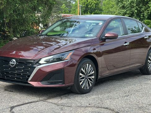 Certified 2023 Nissan Altima 2.5 SV AWD/4WD image 2