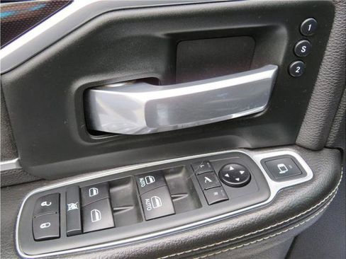 Used 2020 RAM 2500 Laramie w/ Night Edition image 12