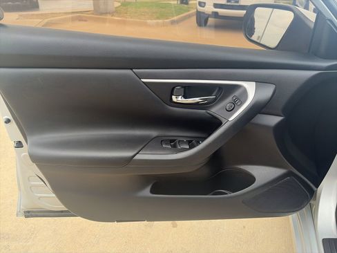 Used 2017 Nissan Altima 2.5 S w/ Power Driver Seat Package FWD image 12