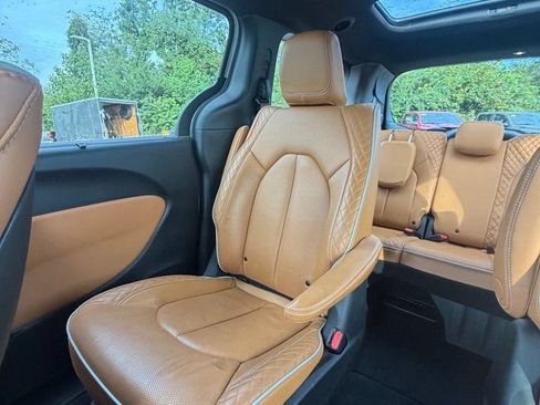 Used 2021 Chrysler Pacifica Pinnacle AWD/4WD image 17