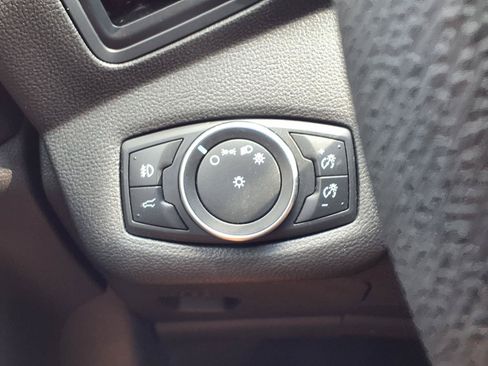 Used 2017 Ford Escape SE FWD image 9