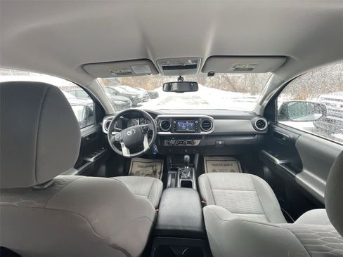 Used 2017 Toyota Tacoma SR5 image 28