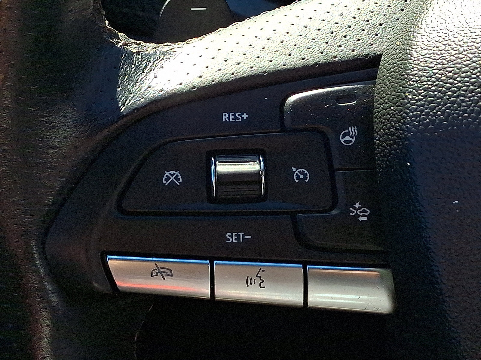 Used 2023 Cadillac XT4 Sport w/ Cold Weather Package AWD/4WD image 22