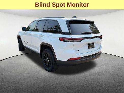 Used 2024 Jeep Grand Cherokee Altitude AWD/4WD image 5