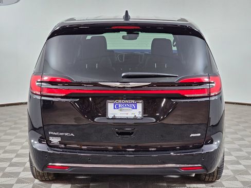New 2026 Chrysler Pacifica Select AWD/4WD image 4