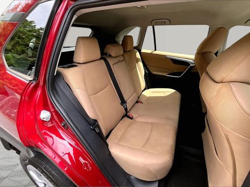 Used 2019 Toyota RAV4 LE FWD image 20
