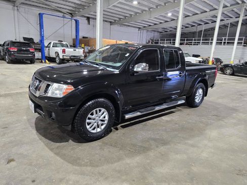 Used 2017 Nissan Frontier SV image 2