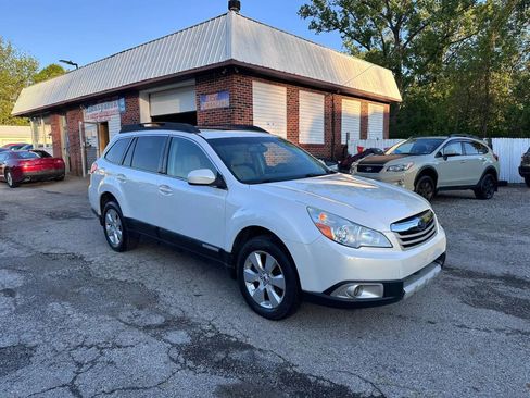 Used 2012 Subaru Outback 2.5i Limited w/ Moonroof Pkg AWD/4WD image 3