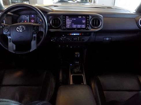 Used 2020 Toyota Tacoma TRD Off-Road w/ TRD Premium Off Road Package AWD/4WD image 13