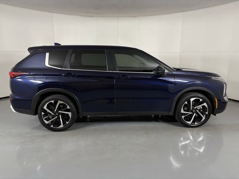 Used 2024 Mitsubishi Outlander SE image 9
