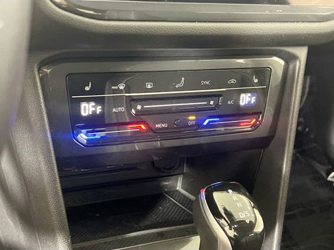 Used 2023 Volkswagen Tiguan SE AWD/4WD image 15