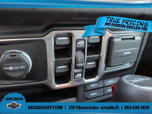 Used 2024 Jeep Gladiator Sport AWD/4WD image 23