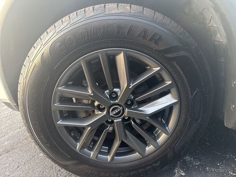 Used 2023 Nissan Rogue S image 8