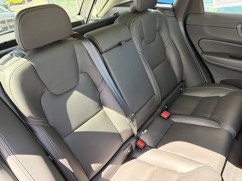 Used 2023 Volvo XC60 B5 Ultimate w/ Climate Package AWD/4WD image 24