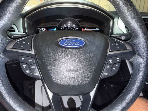 Used 2018 Ford Fusion SE w/ Fusion SE Technology Package FWD image 12