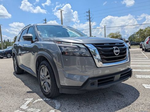Used 2025 Nissan Pathfinder SV AWD/4WD image 8