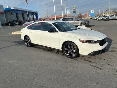 Used 2023 Honda Accord Sport image 3