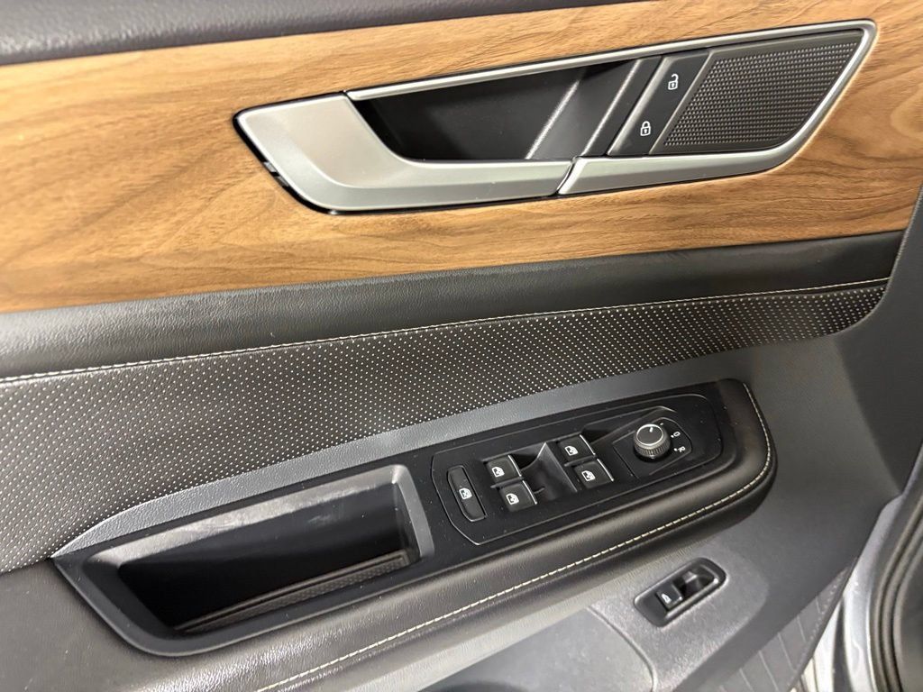 Used 2024 Volkswagen Atlas SE FWD image 21