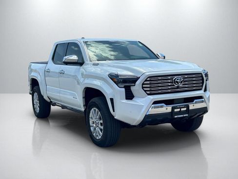 Used 2025 Toyota Tacoma Limited AWD/4WD image 3