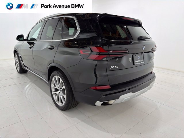 Certified 2024 BMW X5 xDrive40i w/ Premium Package AWD/4WD image 3