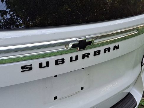 Certified 2023 Chevrolet Suburban High Country AWD/4WD image 9