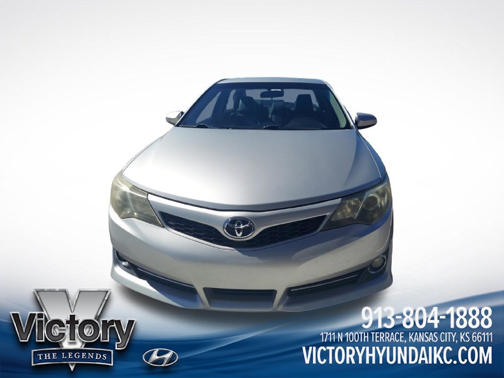 Used 2012 Toyota Camry SE FWD image 2